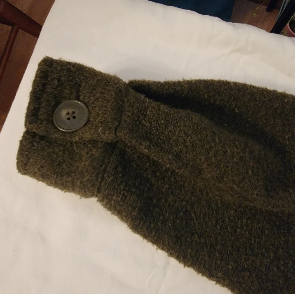 Woman's Black Tape Button-Up Shirt Size  Medium Long Sleeve Green in color - Picture 9 of 11